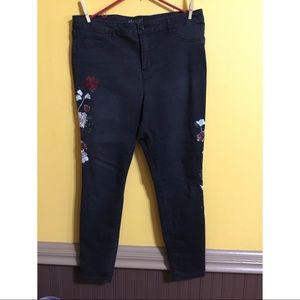 Embroidered black jean
